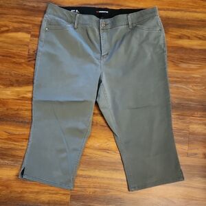 Liz Claiborne Women's Olive Capris, 20W.